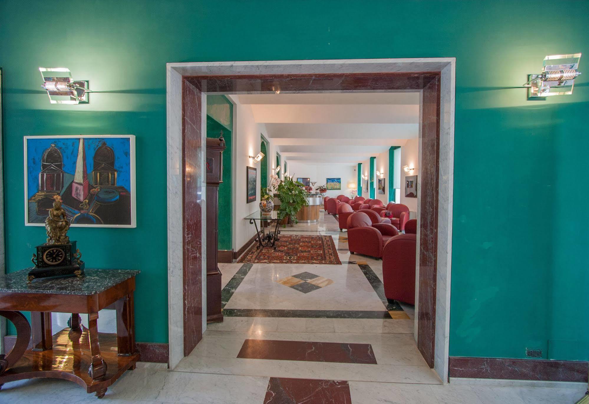 Hotel Ateneo Garden Palace