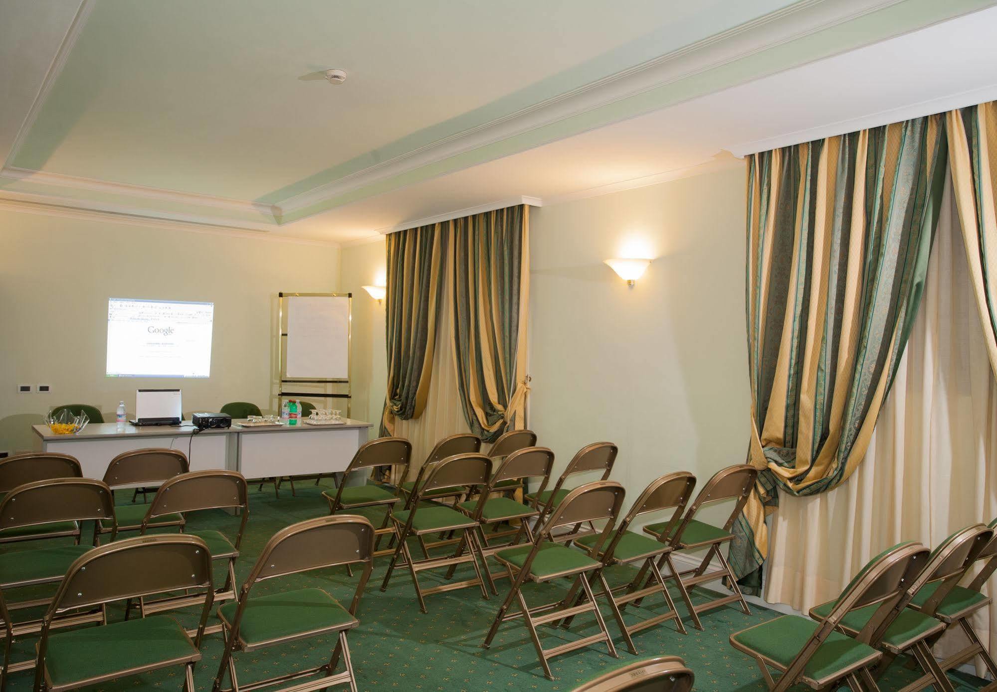 Hotel Ateneo Garden Palace 4*